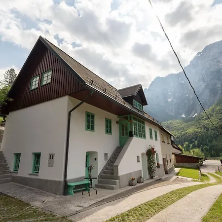 Pri Dopivcu Vakantiehuis Log pod Mangartom