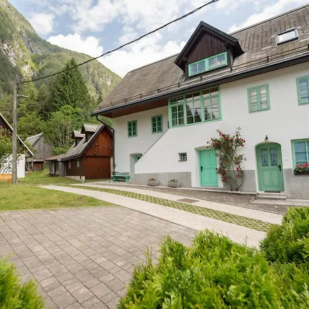 Vakantiehuis Pri Dopivcu Log pod Mangartom