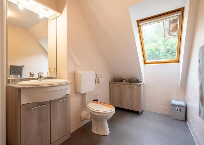 Pri Dopivcu بيت للعطل لوغ بود مانغارتوم