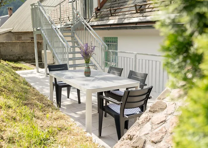 Pri Dopivcu Vakantiehuis Log pod Mangartom