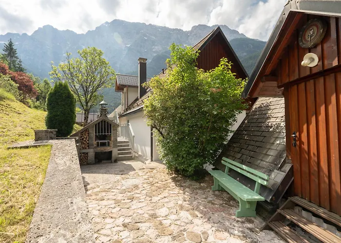 Pri Dopivcu Vakantiehuis Log pod Mangartom